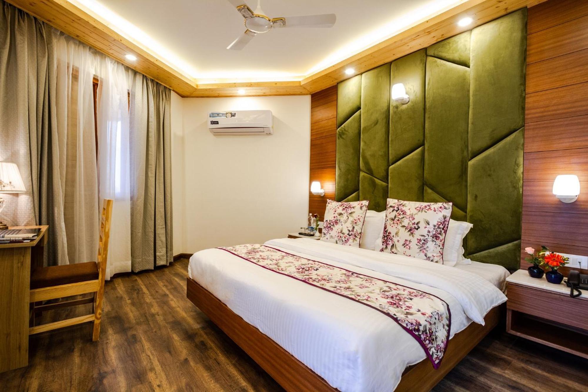 Anand Vardhan Resorts Manāli Habitación foto
